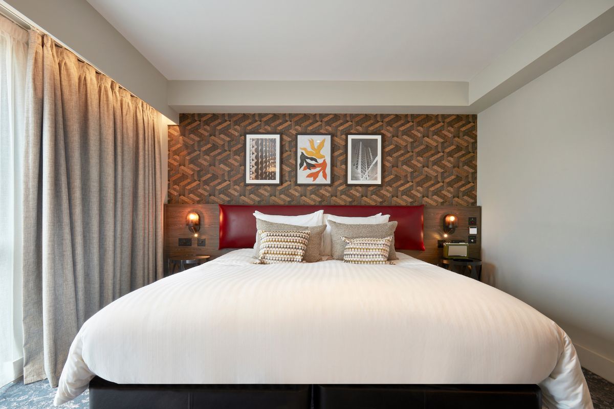 voco® Leicester accessible bedroom with hoist.