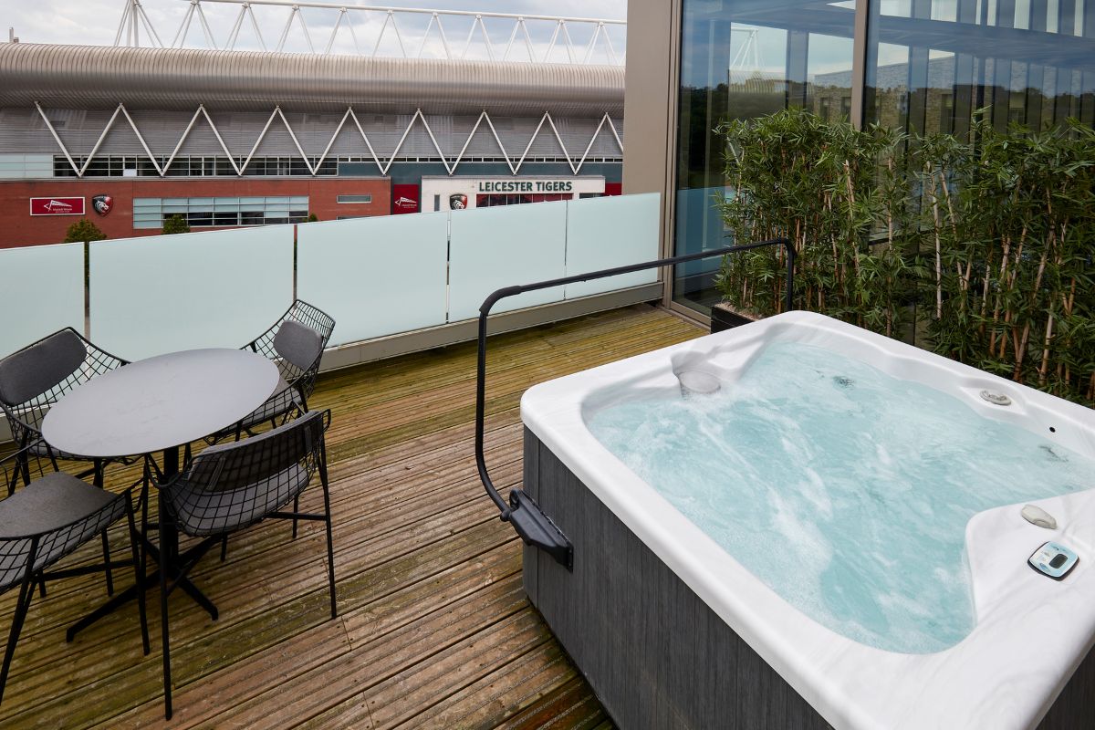voco® Leicester bedroom amenities.